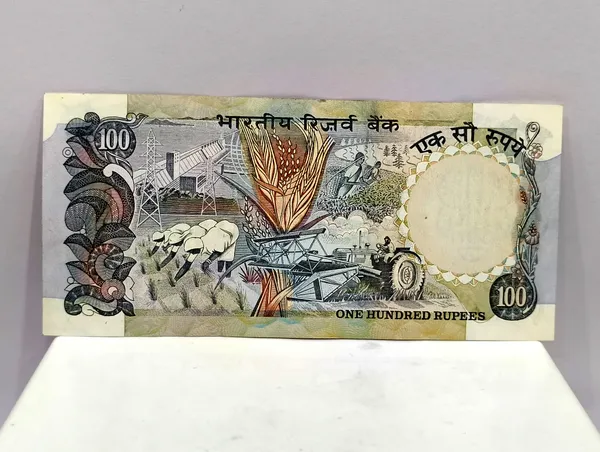 786786_Fancy_Series_100_Rupees_(Random_Sign)_Agriculture_-_India_old_Note