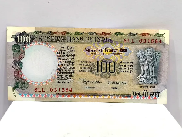 Rare_100_Rupees,_Sign_by_S._Jaganathan_-_Agriculture,_India_old_Note
