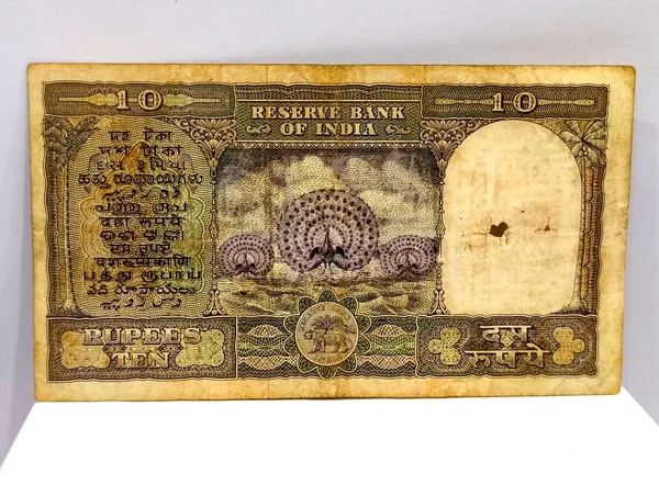 Big_10_Rupees_(Random_Sign)_3_Peacocks_Standing_-_India_old_Fafda_Note