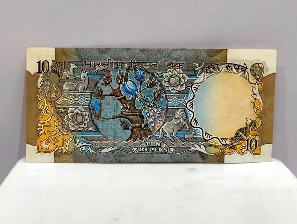 Blue_10_Rupees_(Random_Sign)_1_Seated_Peacock_-_India_old_Note