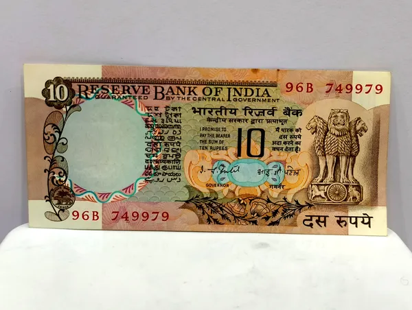 Blue_10_Rupees_(Random_Sign)_3_Seated_Peacock_-_India_old_Note