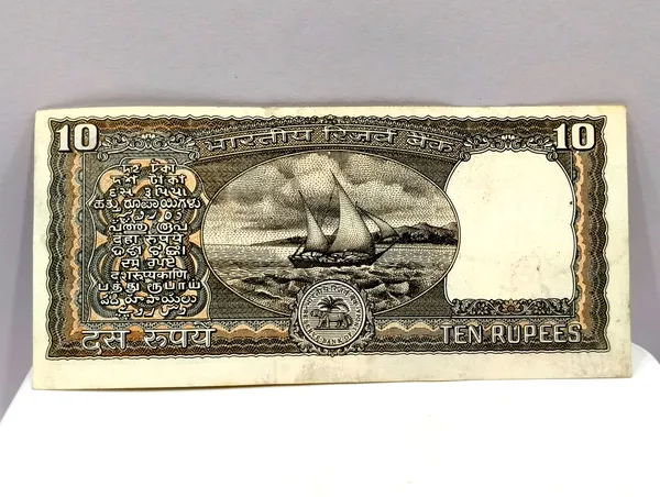 000008_Fancy_Series_10_Rupees_(Random_Sign)_Black_Boat_-_India_old_Note