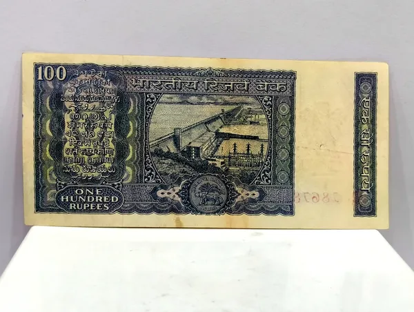 786786_Fancy_Series_100_Rupees_(Random_Sign)_Dam_-_India_old_Note