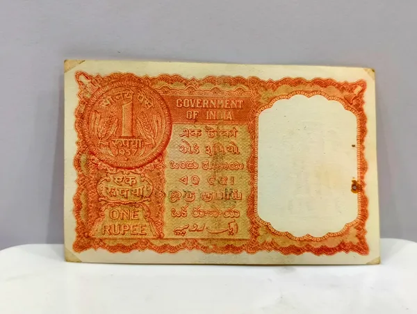 Gulf_1_Rupee_1957_orange_Issue,_India_old_Extremely_Rare_Note