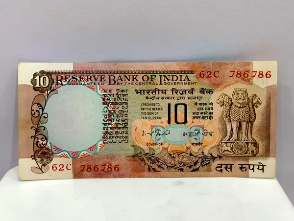 786786_Fancy_Series_10_Rupees_(Random_Sign)_2_Peacock_-_India_old_Note