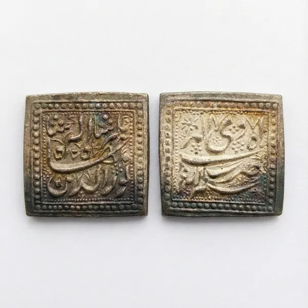 Gold_Jahagir_Square_Tanka_1605-1627_Ad_Mughal_Empire_Ancient_India_Old_Coin