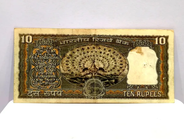 Black_10_Rupees_(Random_Sign)_1_Standing_Peacock_-_India_old_Note