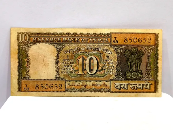 Black_10_Rupees_(Random_Sign)_1_Standing_Peacock_-_India_old_Note