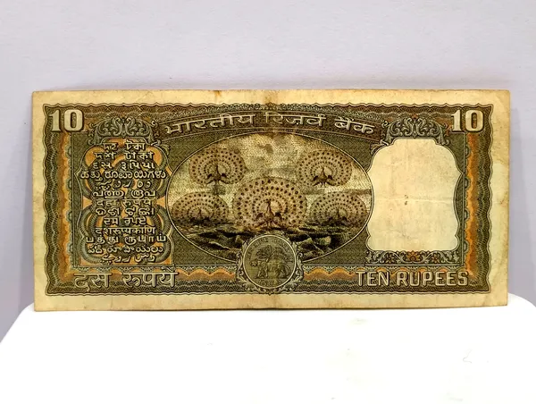 Black_10_Rupees_(Random_Sign)_5_Standing_Peacock_-_India_old_Note
