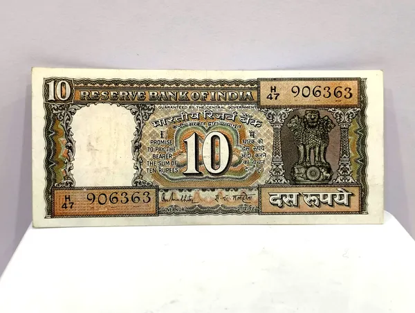 Black_10_Rupees_(Random_Sign)_5_Standing_Peacock_(Type_2)_-_India_old_Note