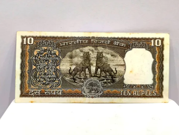 Black_10_Rupees_(Random_Sign)_2_Standing_Tiger_-_India_old_Note