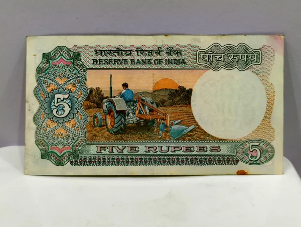 000006_Fancy_Series_5_Rupees_(Random_Sign)_Tractor_-_India_old_Note