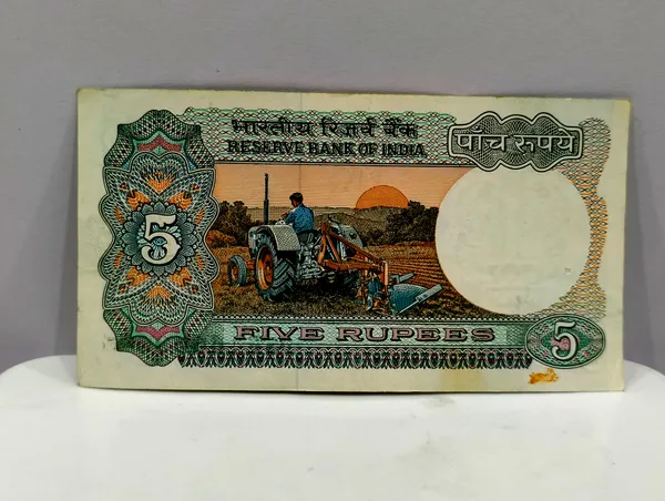 000008_Fancy_Series_5_Rupees_(Random_Sign)_Tractor_-_India_old_Note