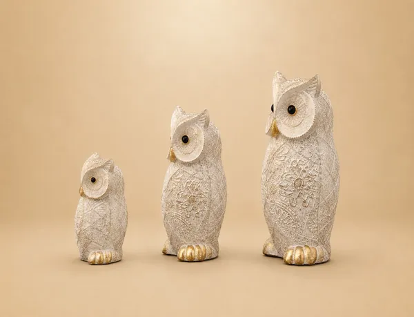 white_owl_"watchers"_statue