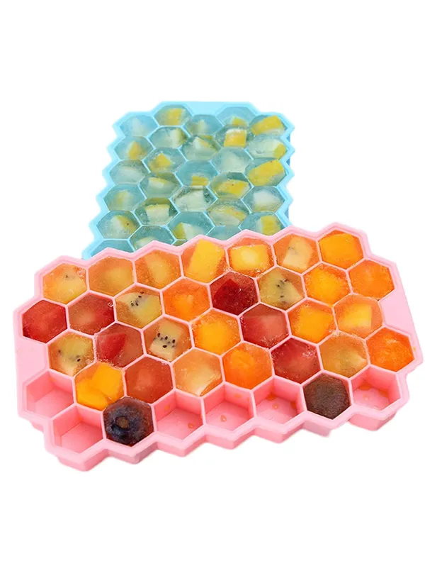 Honeycomb_Shape_37-Cavity_Plastic_Ice_Cube_Mold_for_Drinks_&_Chocolates