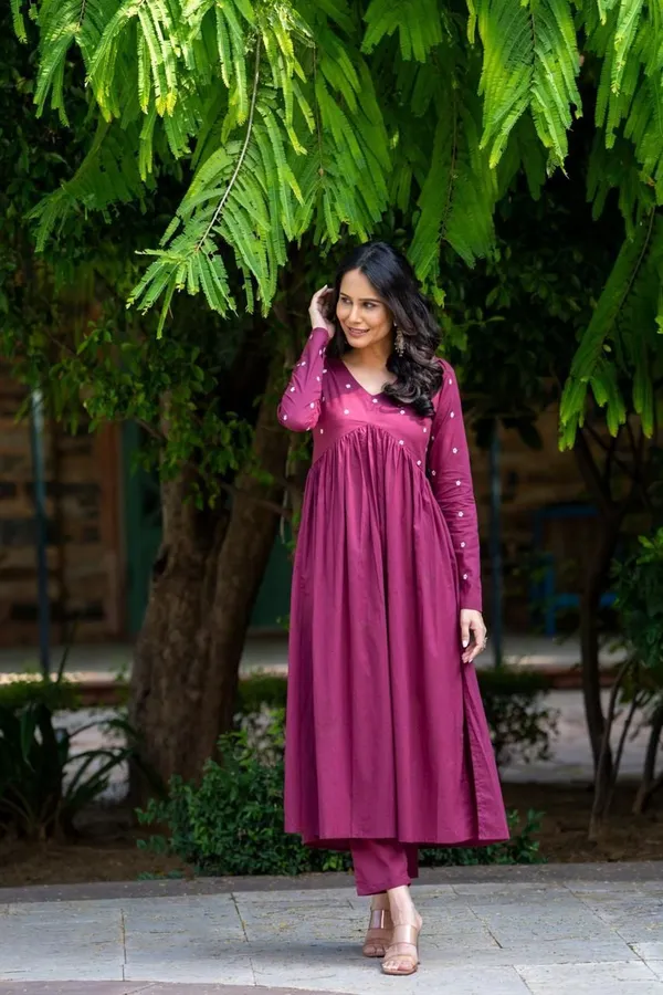 Purple_Viscose_Rayon_Embroidered_Kurta_Pyjama_For_Women