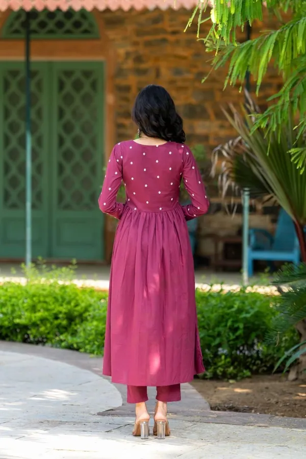 Purple_Viscose_Rayon_Embroidered_Kurta_Pyjama_For_Women