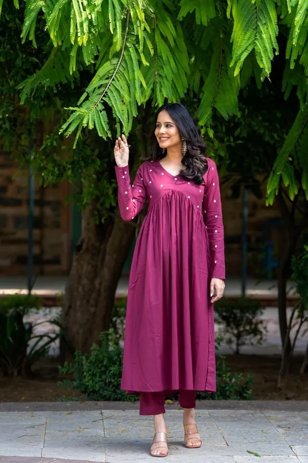 Purple_Viscose_Rayon_Embroidered_Kurta_Pyjama_For_Women
