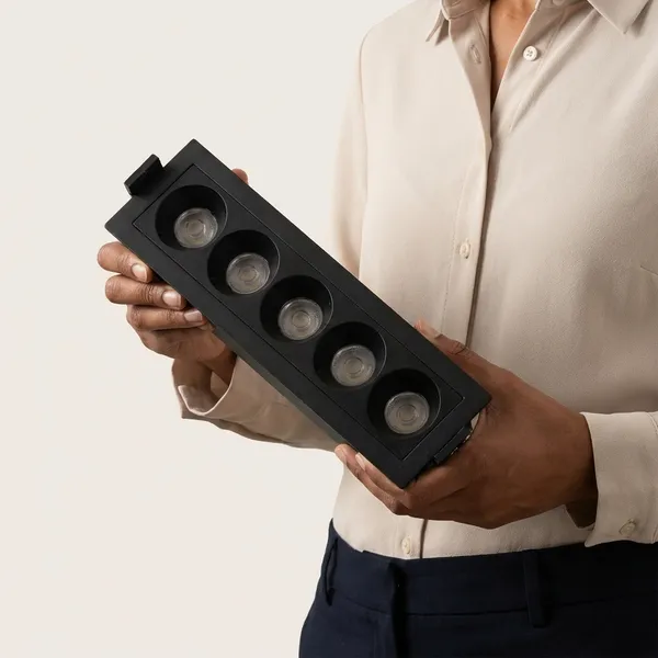 Black_10W_Laser_Blade_Linear_Spot_Aluminium_Lighting_And_Luminaries_For_Indoor_Purpose