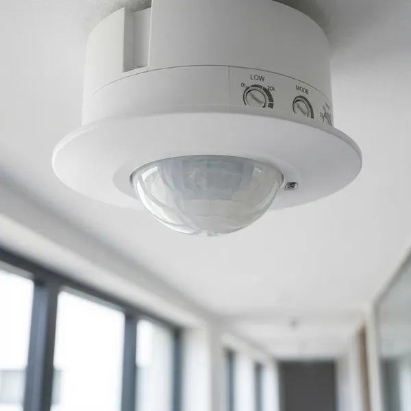 White_Ceiling_Recessed_Quick_Sense_Sensor_Light_Aluminium_Lighting_And_Luminaries_For_Indoor_Purpose