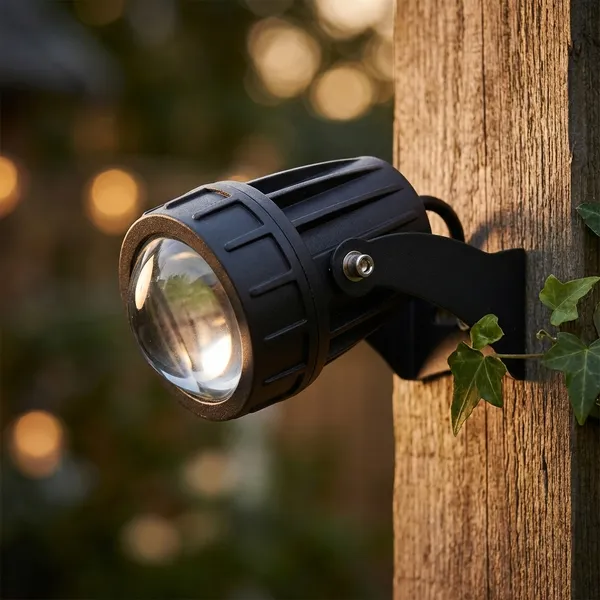 Silver_8W_Outdoor_Gardens_15_Degree_Aluminium_Lighting_And_Luminaries_For_Outdoor_Purpose