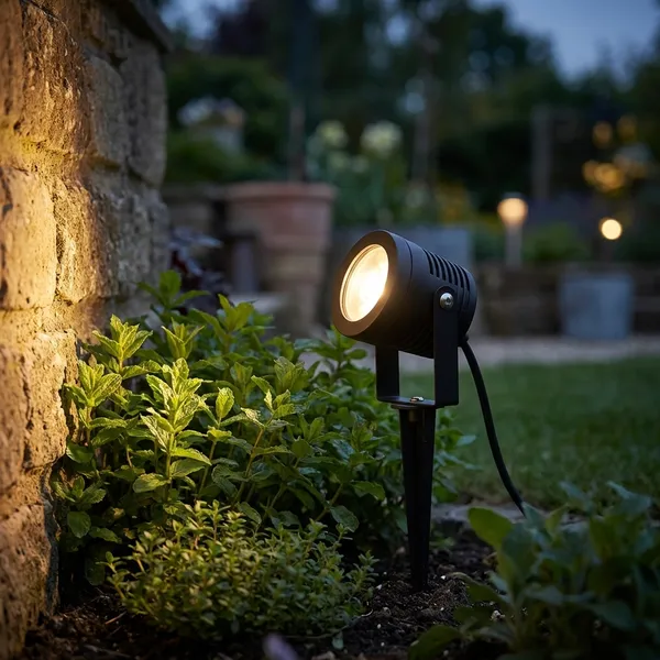 White_And_Black_9W_Outdoor_Garden_Tree_Spike_Aluminium_Lighting_And_Luminaries_For_Outdoor_Purpose
