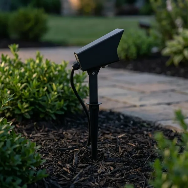 White_And_Black_9W_Outdoor_Garden_Tree_Spike_Aluminium_Lighting_And_Luminaries_For_Outdoor_Purpose