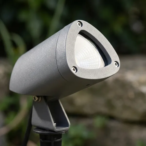 Silver_7W_Outdoor_Garden_Aluminium_Lighting_And_Luminaries_For_Outdoor_Purpose