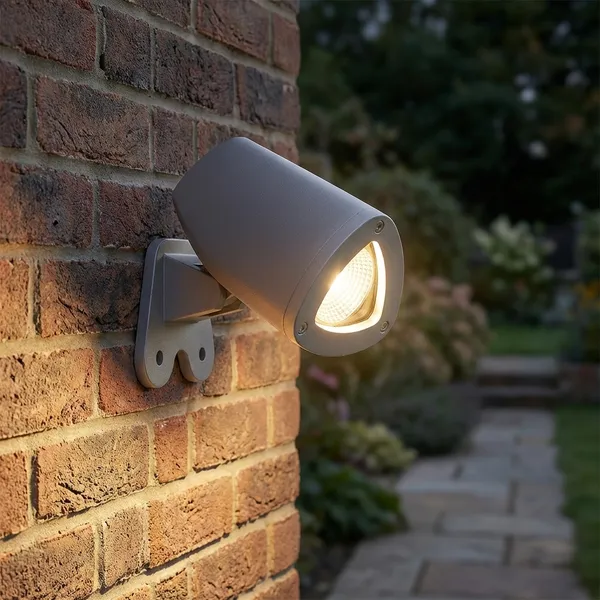 Silver_7W_Outdoor_Garden_Aluminium_Lighting_And_Luminaries_For_Outdoor_Purpose