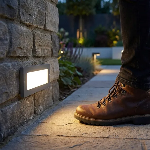 Silver_5W_Recessed_Step_Aluminium_Lighting_And_Luminaries_For_Outdoor_Purpose