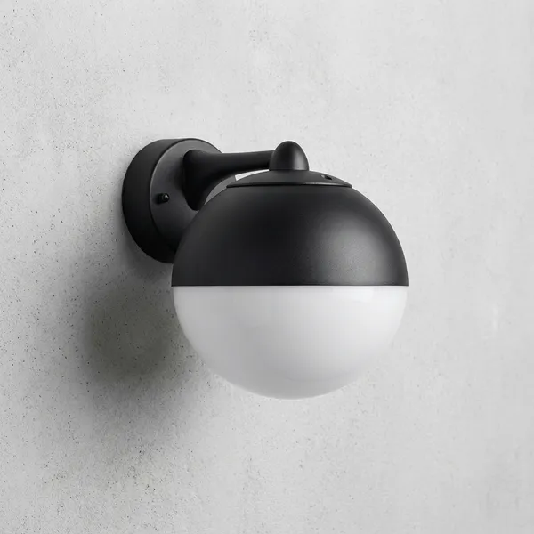 White_And_Black_Wall_Aluminium_Lighting_And_Luminaries_For_Outdoor_Purpose