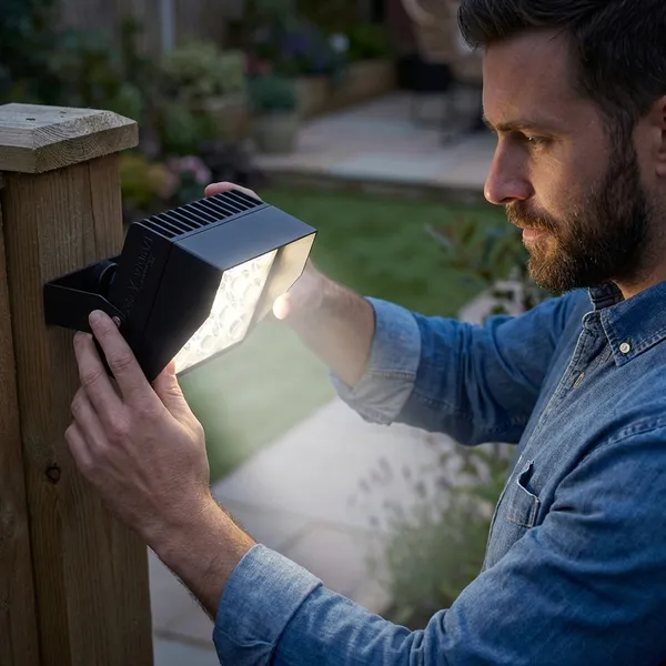 Black_And_Silver_36W_Narrow_Beam_Up_Lighters_Aluminium_Lighting_And_Luminaries_For_Outdoor_Purpose