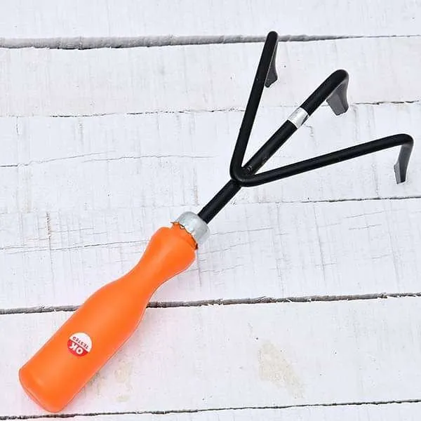 Gardening_3_Prong_Hand_Cultivator_No._Mmi_84_Gardeninging_Tool