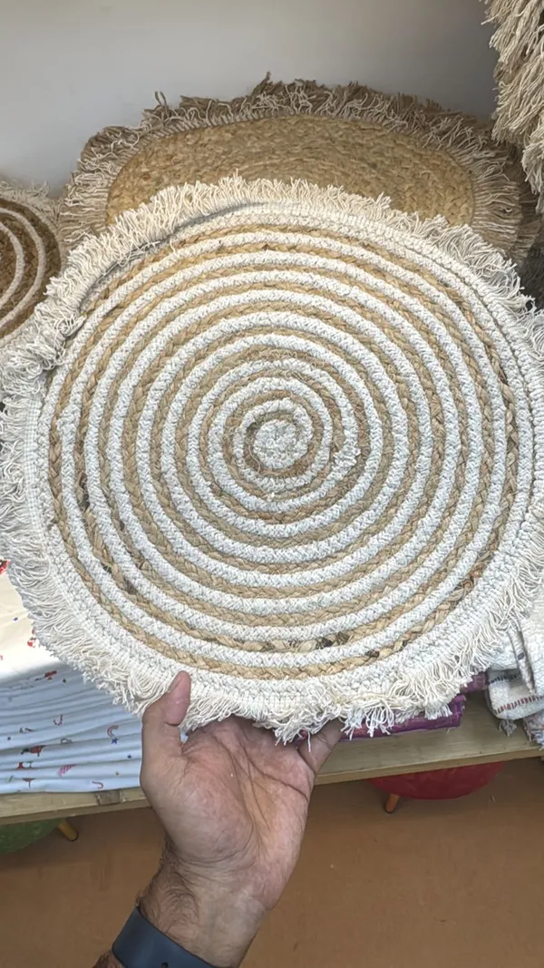 Beige_Jute_And_Cotton_Mix_Soft_Furnishing_Place_Mats_For_Dining_Side_Table