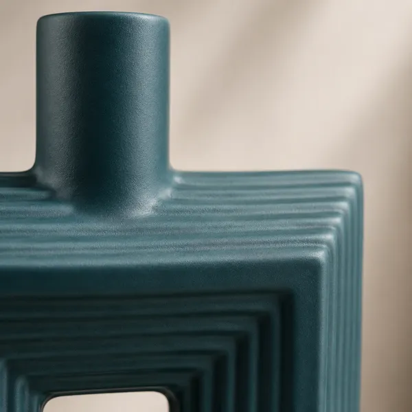 Ribbed_Hollow_Ceramic_Flower_Vase