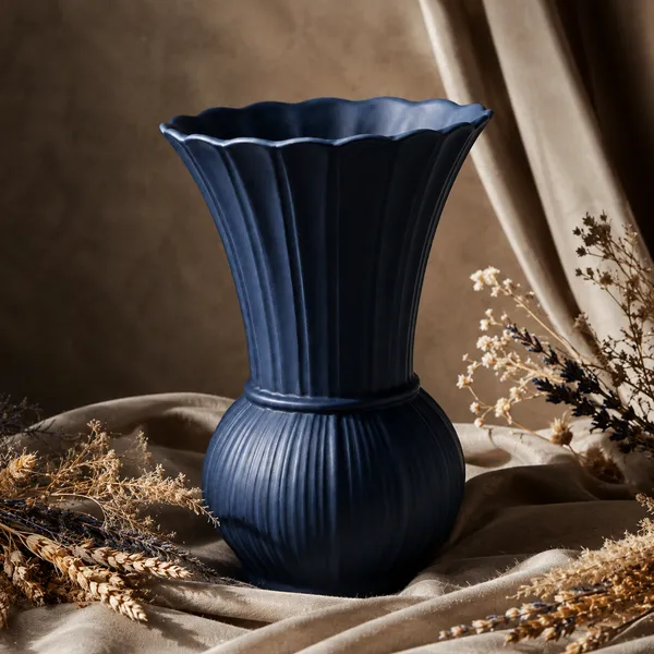 Scalloped_Ribbed_Ceramic_Flower_Vase