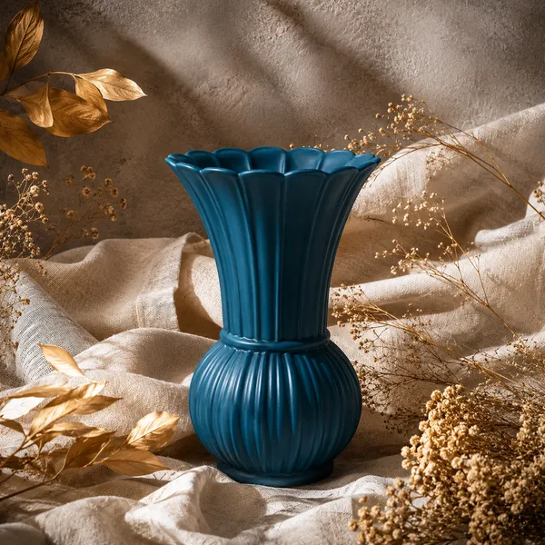 Scalloped_Ribbed_Ceramic_Flower_Vase