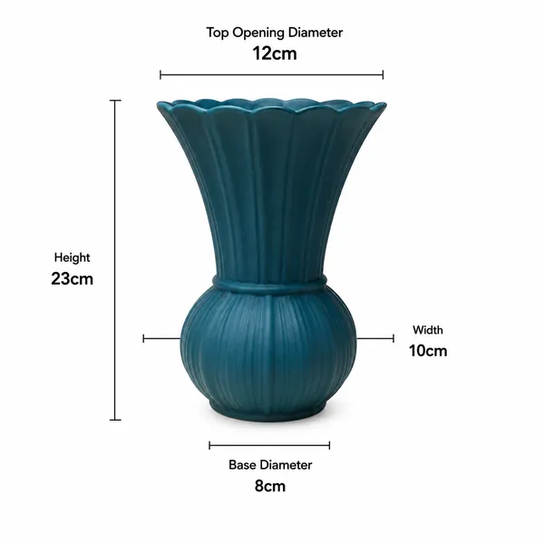 Scalloped_Ribbed_Ceramic_Flower_Vase