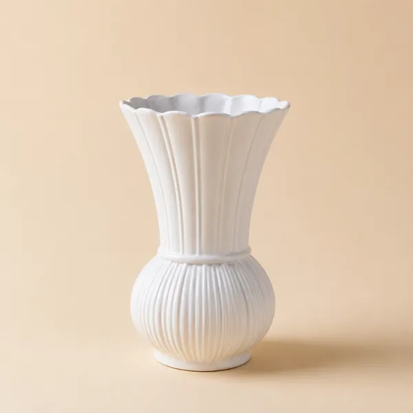 Scalloped_Ribbed_Ceramic_Flower_Vase