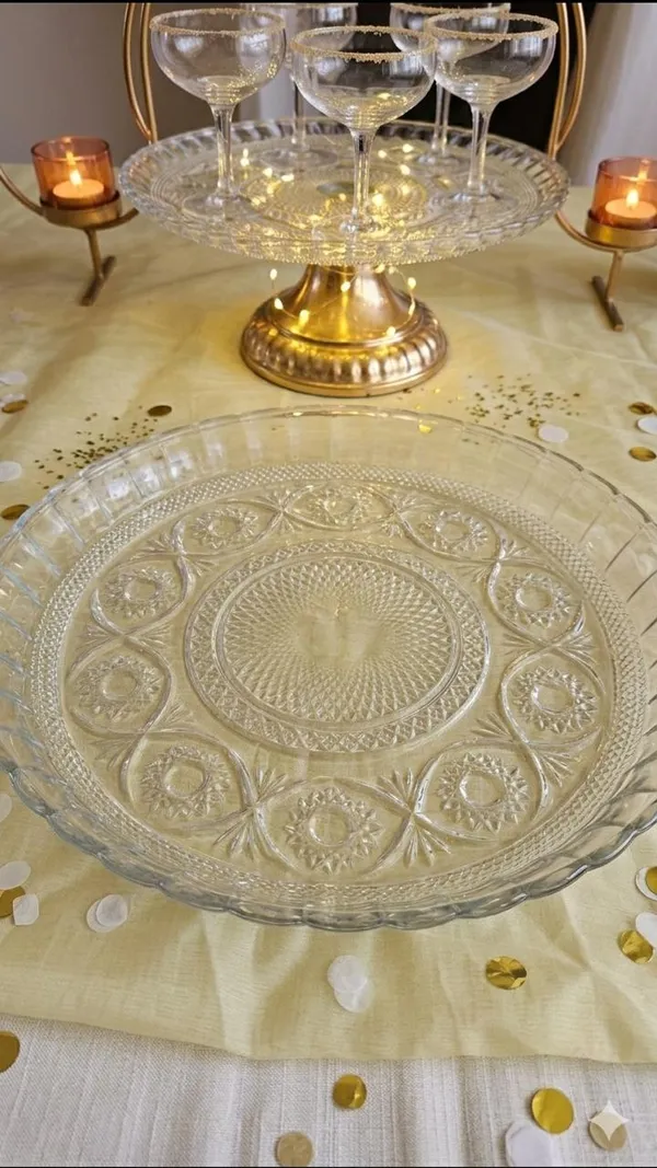 Shubh_Aura_Pack_of_1,_premium_borosilicate_embossed_design_platter,_size_10"_perfect_for_snack_serving