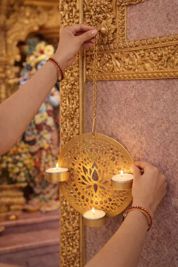 Shubh_aura_set_of_2_premium_Gold_finish_Lotus_tea_light_holder_for_Mandir_or_home_decor