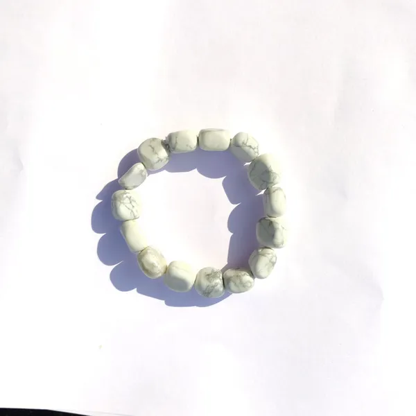 White_With_Gray_Lines_Tumble_Shape_Natural_Crystal_Bracelet_For_Everyone