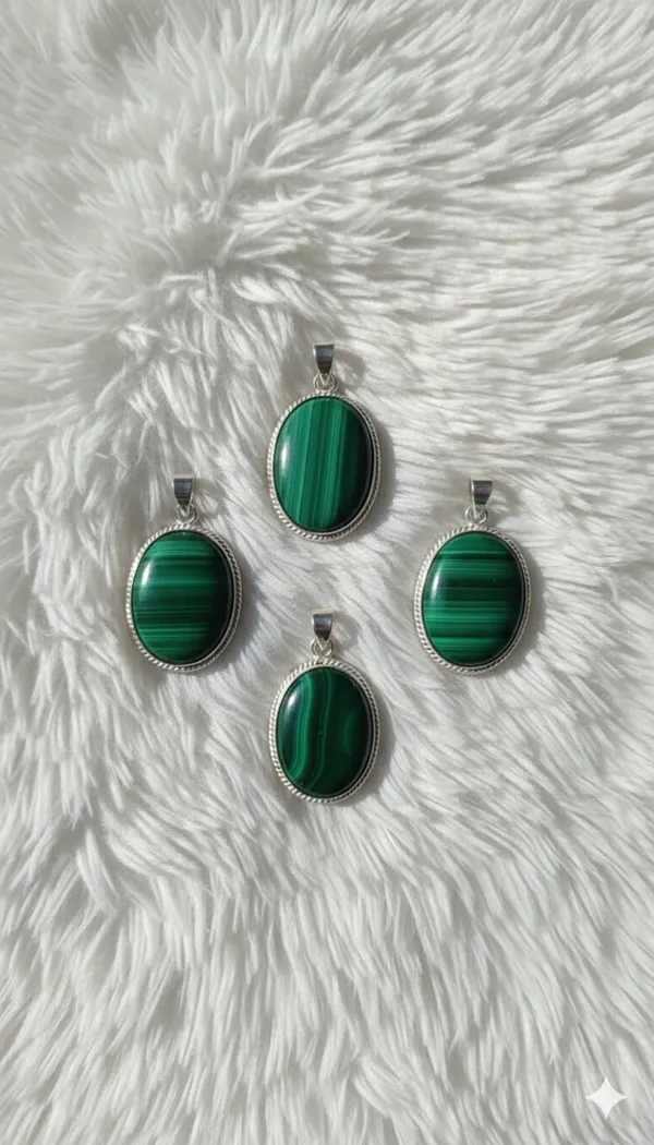 Green_Natural_Crystal_Pendent_For_Everyone