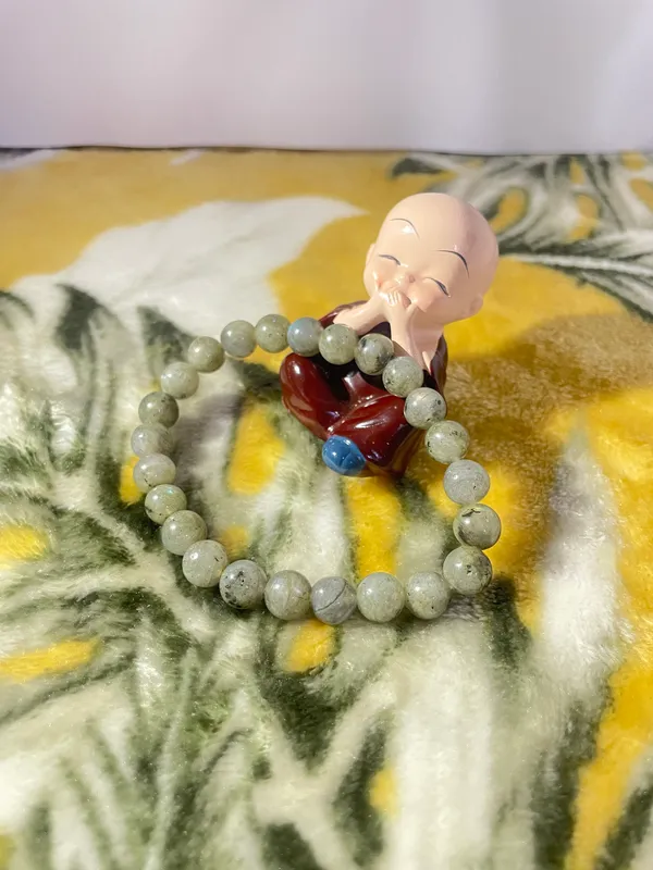 Grayish_Green_Natural_Crystal_Bracelet_For_Everyone