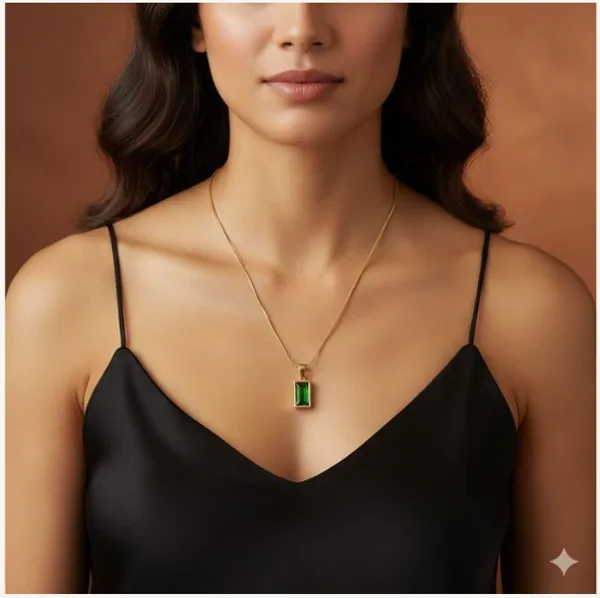 Golden_Stainless_Steel_Anti_Tarnish_Pendant_Chain_Set_For_Women