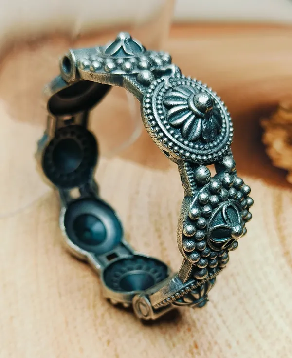 Silver_Tone_Ethnic_Tribal_Style_Free_Size_Kada