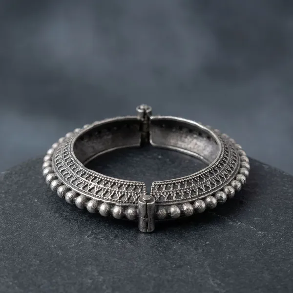 Silver_Metal_Premium_Tone_Self_Design_Kada_For_Women