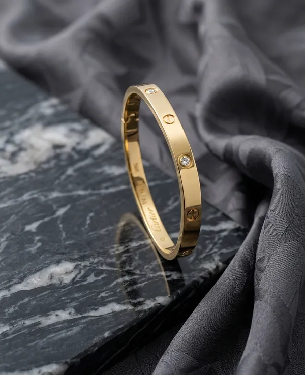 Square_Gold-Plated_Bangle_Bracelet_�_Anti-Tarnish_Luxury_Design