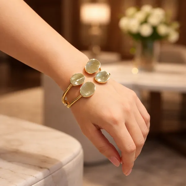 Golden_Stainless_Steel_Premium_Heavy_Bracelet_For_Women