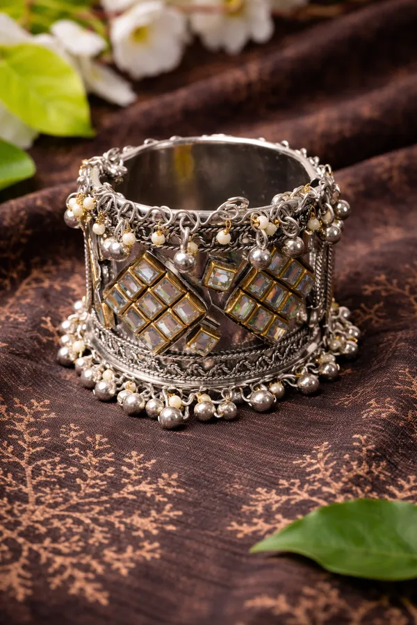 Dual__Tone_oxidised_Golden_Kundan_Beds_Handcuff_Bangle